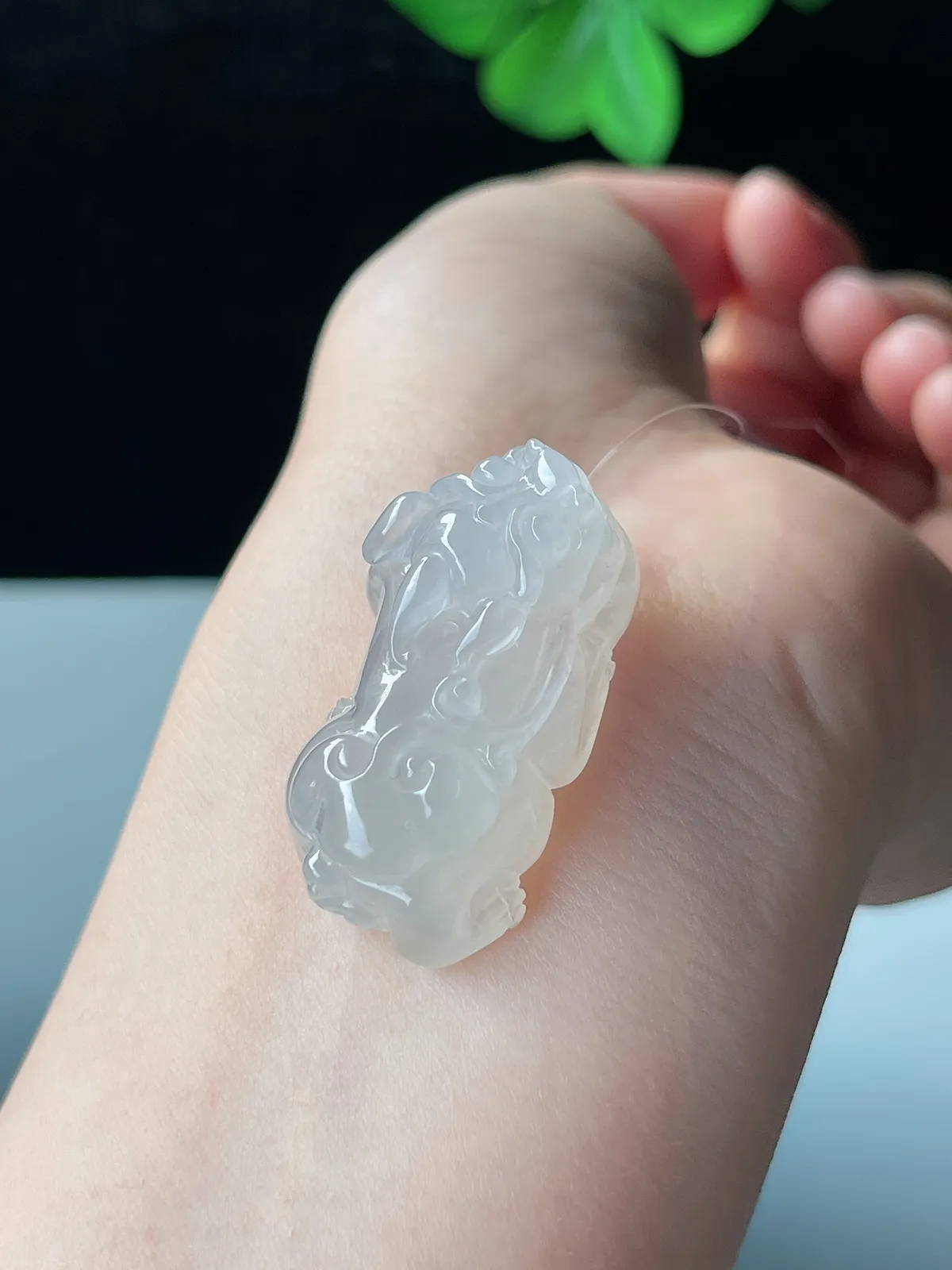 翡翠冰种黄色吊坠