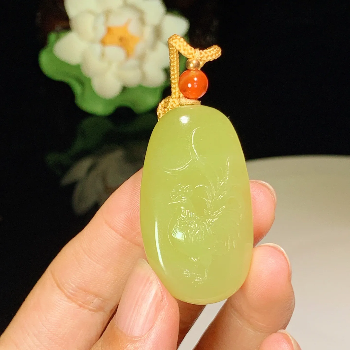 新疆若羌黄口料生肖鸡挂件 尺寸41/24/12重21克 玉质细腻油润 底色纯净 脂粉好，品质好！lt2507013