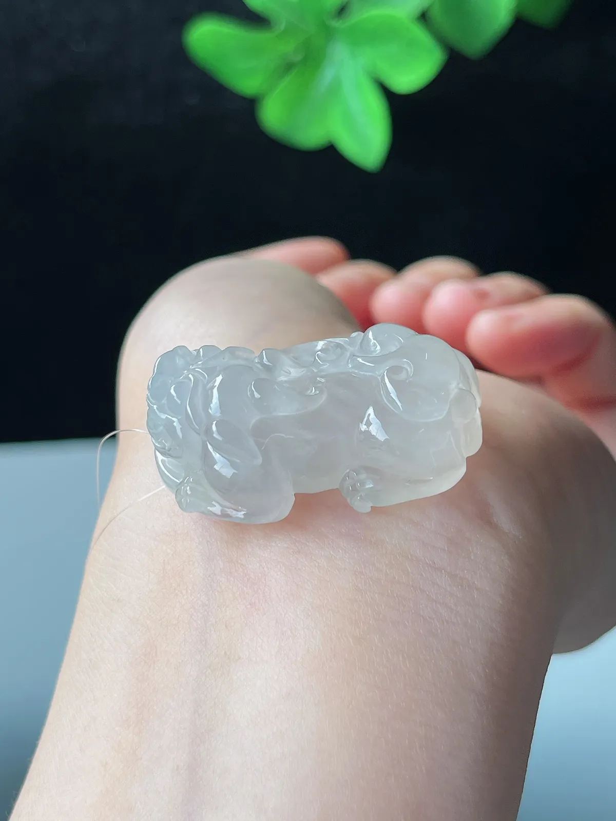 翡翠冰种黄色吊坠