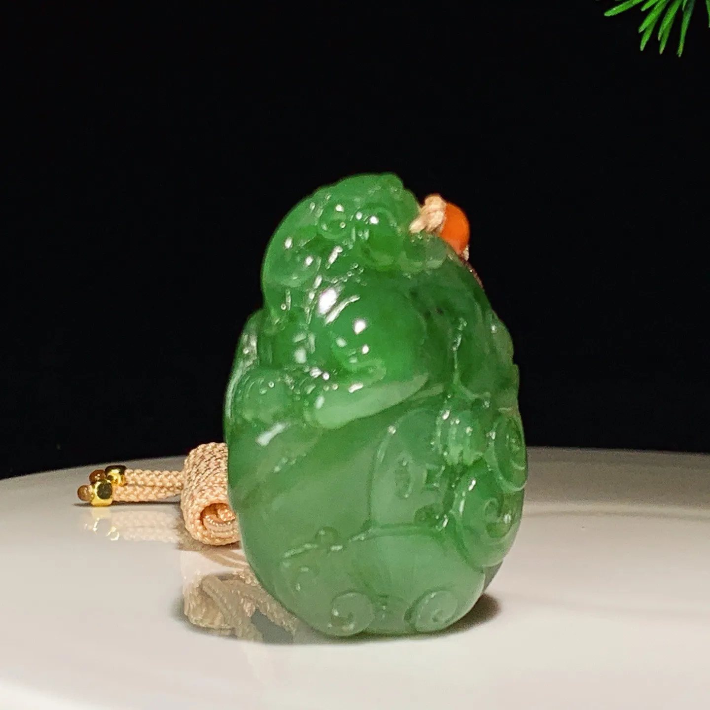 和田玉阳绿俄罗斯碧玉招财进宝貔貅挂件 尺寸46/34/15重34克 玉质细腻油润 底色纯净 脂粉好，