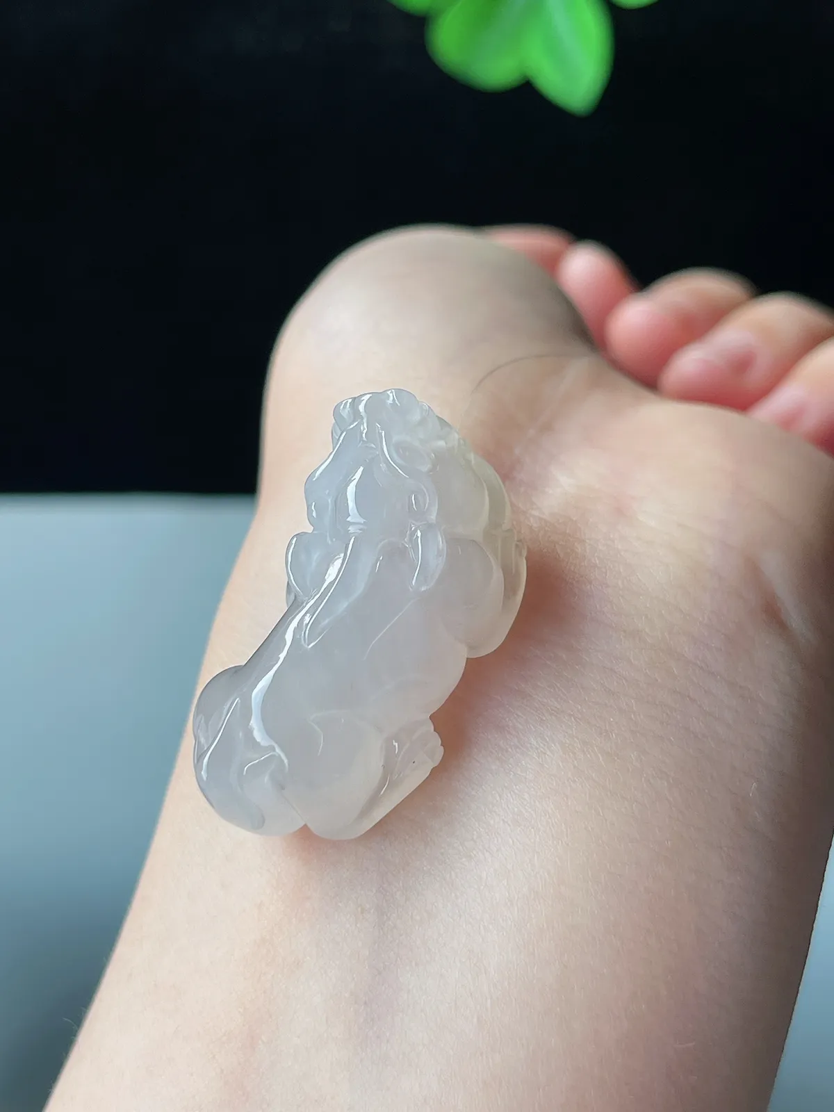 翡翠冰种白色吊坠