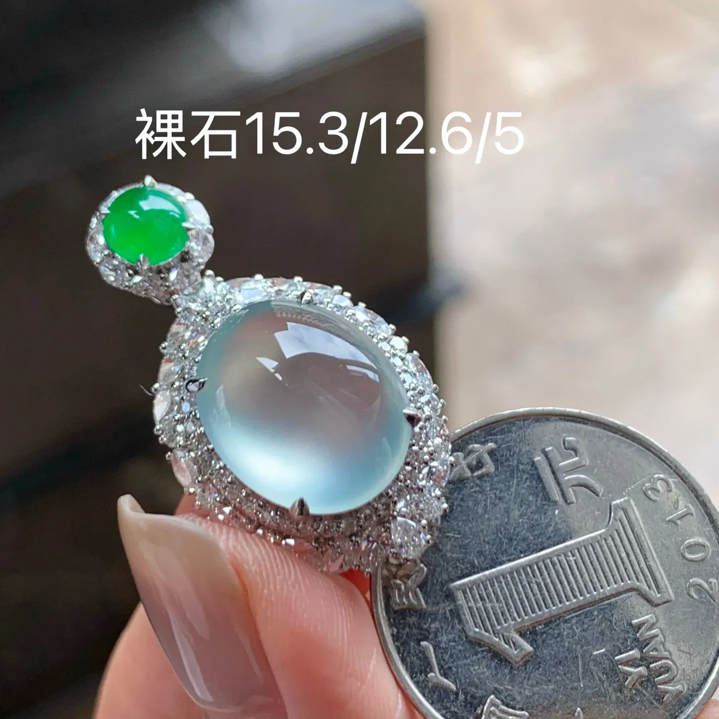 高冰蛋面挂坠
光感十足 真金镶嵌