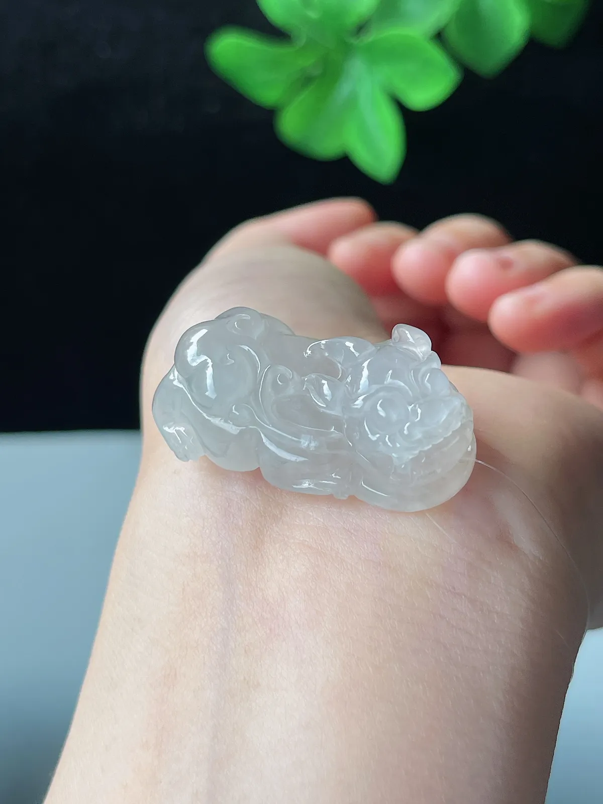 翡翠冰种黄色吊坠