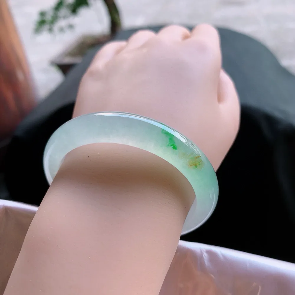 正圈高冰黄加绿 无瑕 尺寸:53.3/10.9/7.6  种色俱佳🥰🥰