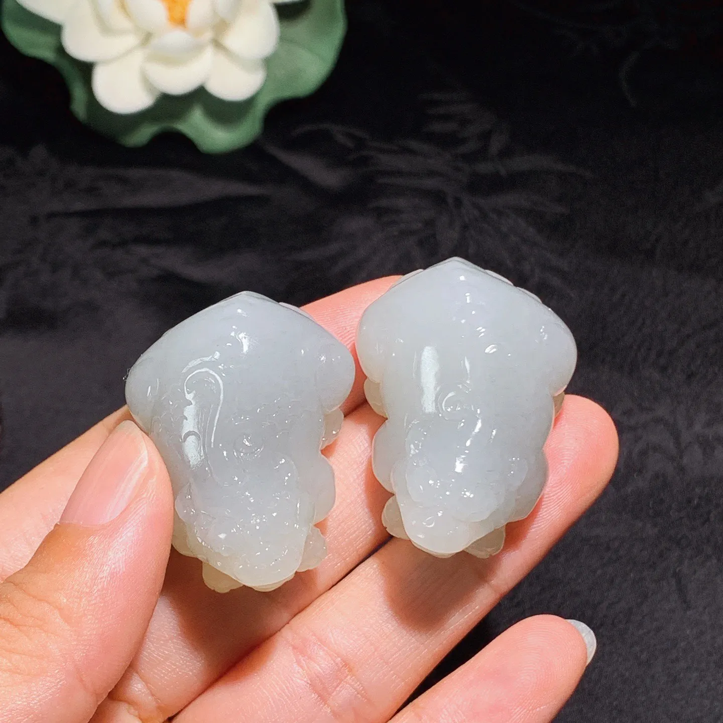 一对
和田玉白玉紫罗兰招财进宝貔貅挂件 尺寸36/27/21总重58克 玉质细腻油润 底色纯净 脂粉