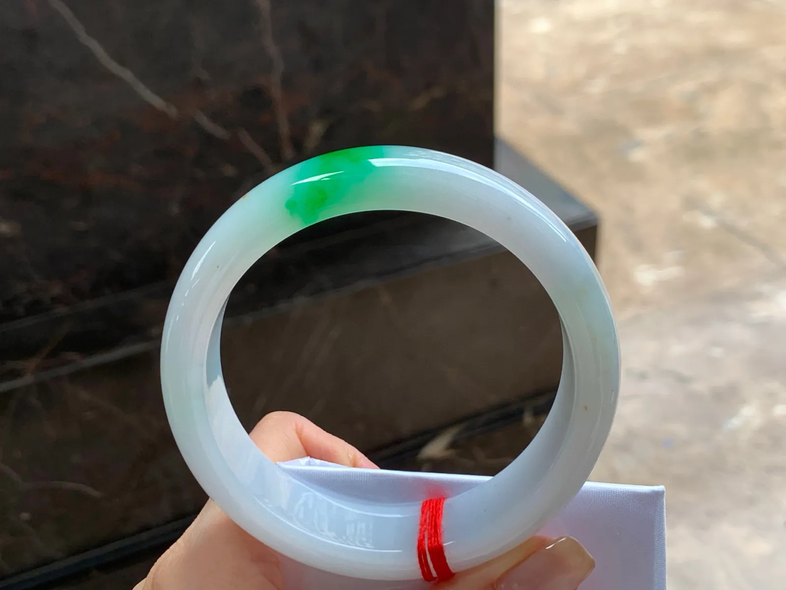 阳绿大圈手镯
细腻62.8/16.4/8.8mm