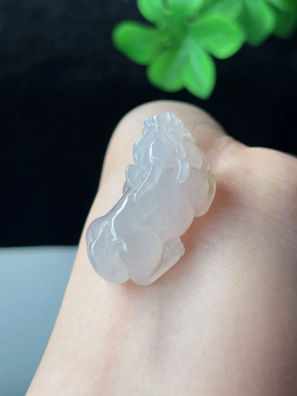 翡翠冰种白色吊坠