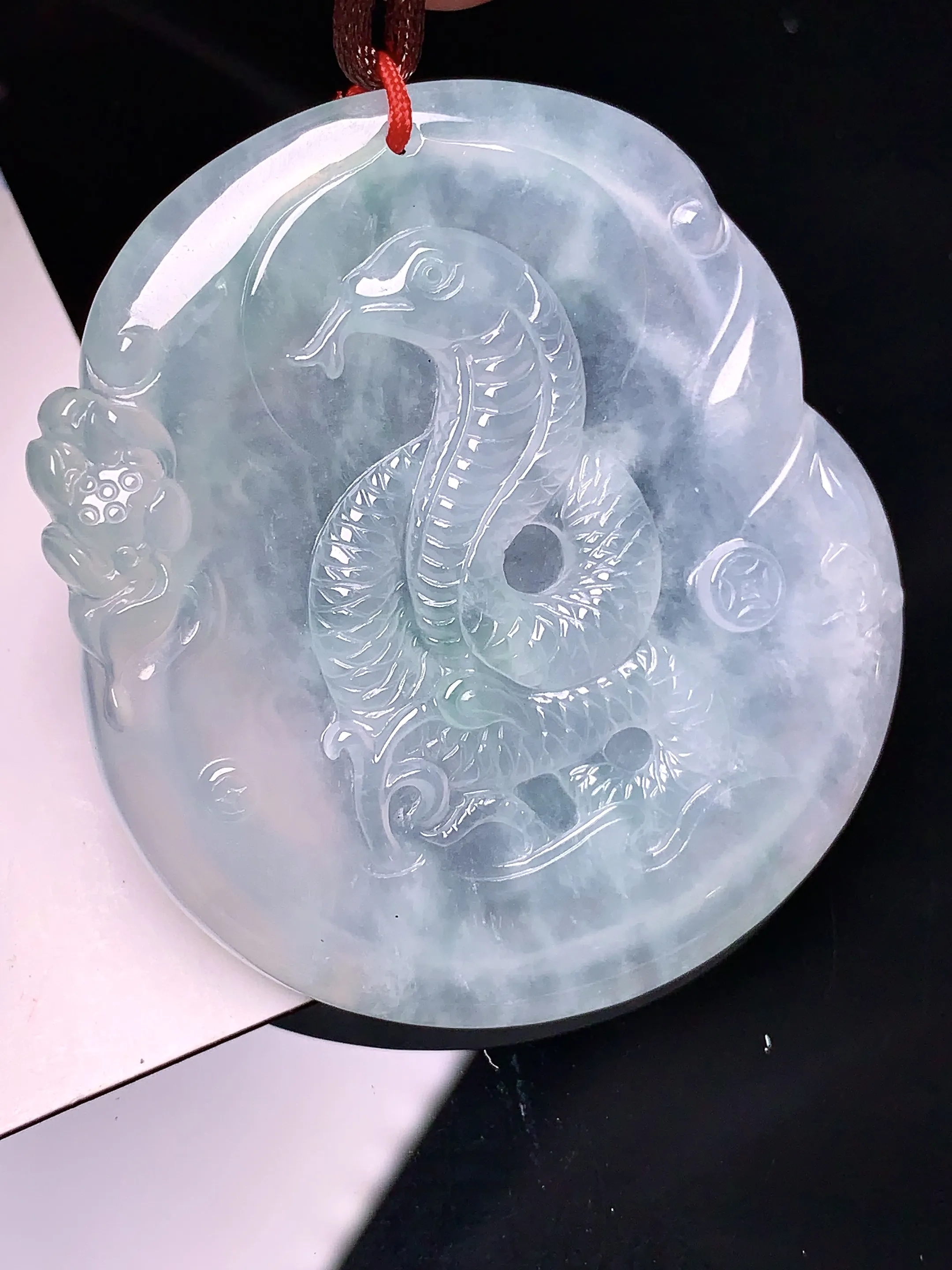 生肖蛇吊坠 玉质细腻 水润亮眼 整体尺寸52*46.8*5