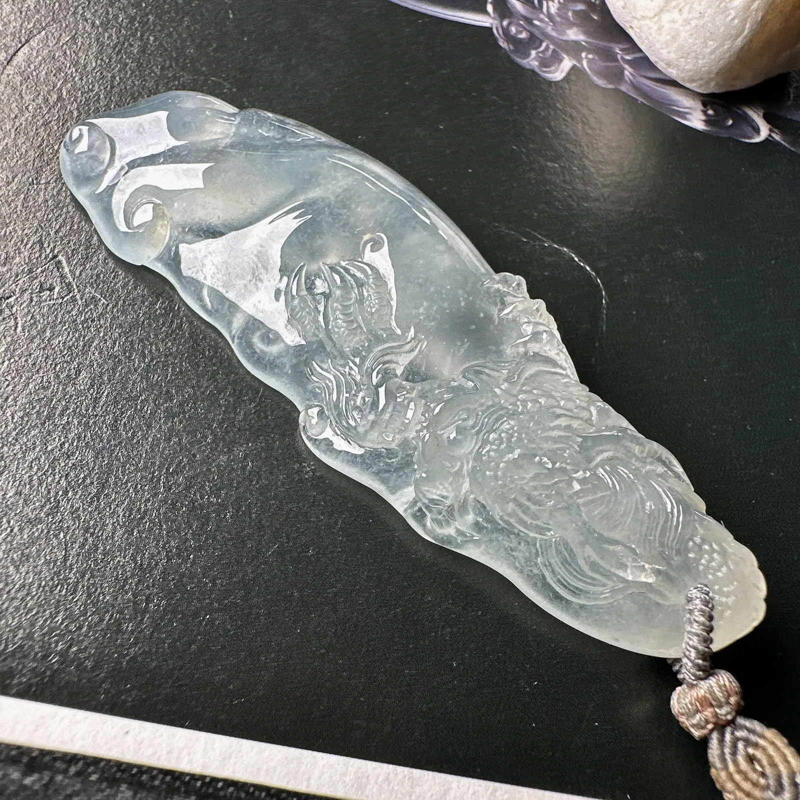 【冰种胶块随形龙牌】实物冰感非常强，冰润细腻，通透感强，起胶感强，工艺雕刻很精细