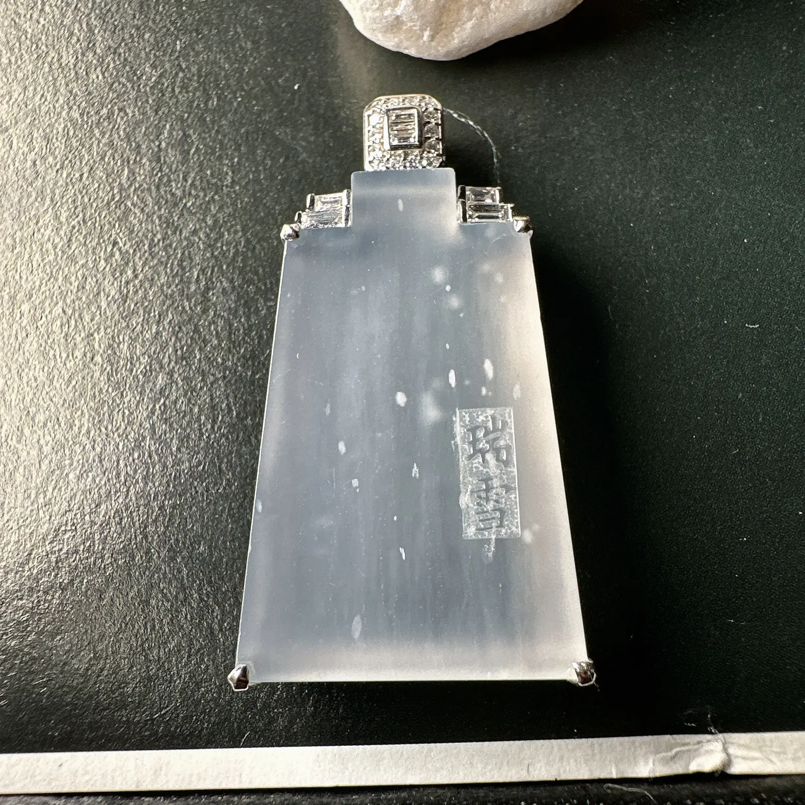 【冰种无事牌】雪花棉老料，质地细腻，种水色俱全，冰透闪亮，18k金钻镶嵌，裸石尺寸34.4*21.5