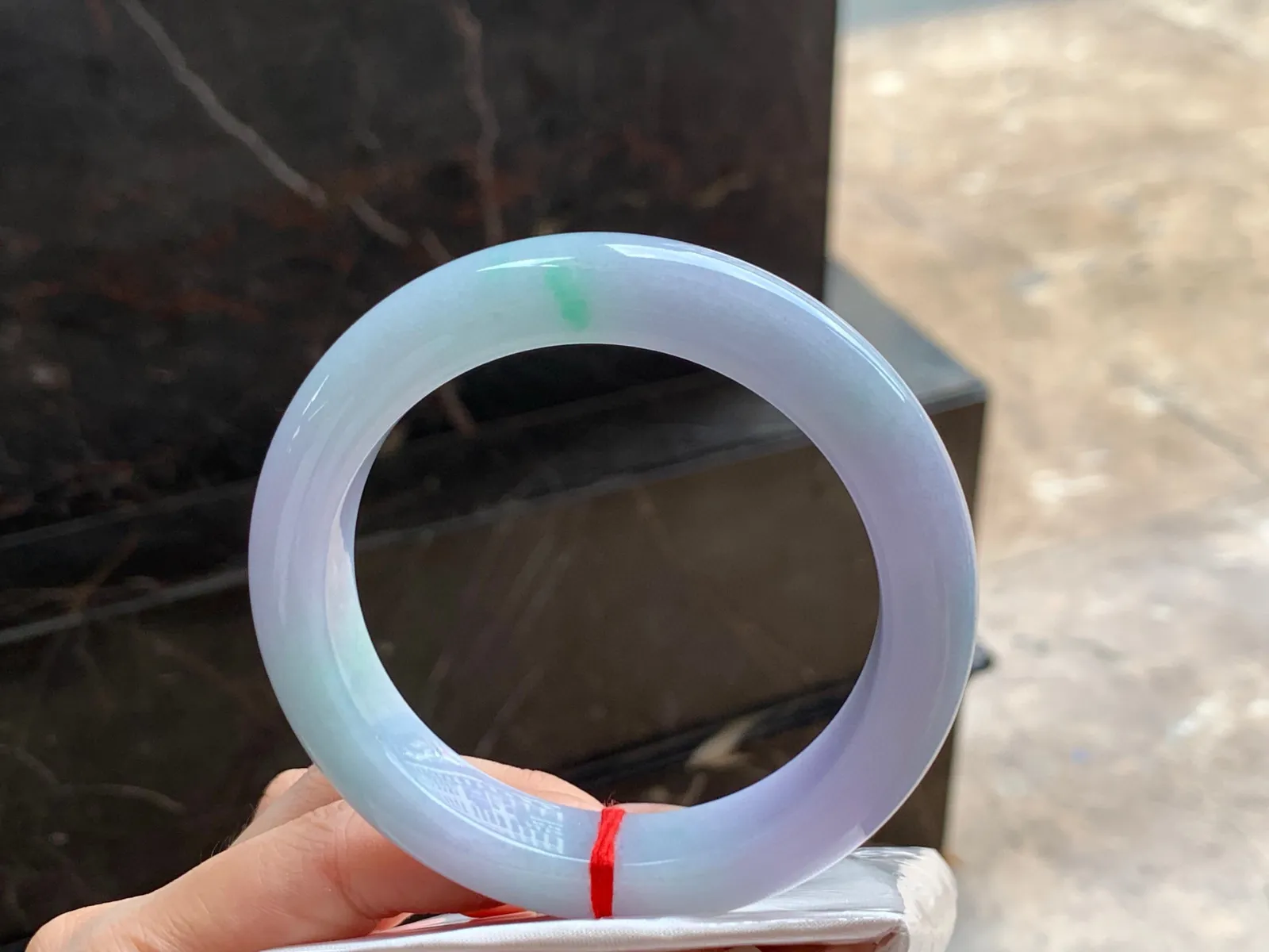 春彩大圈手镯
干净清爽 59.5/12.6/10.7mm