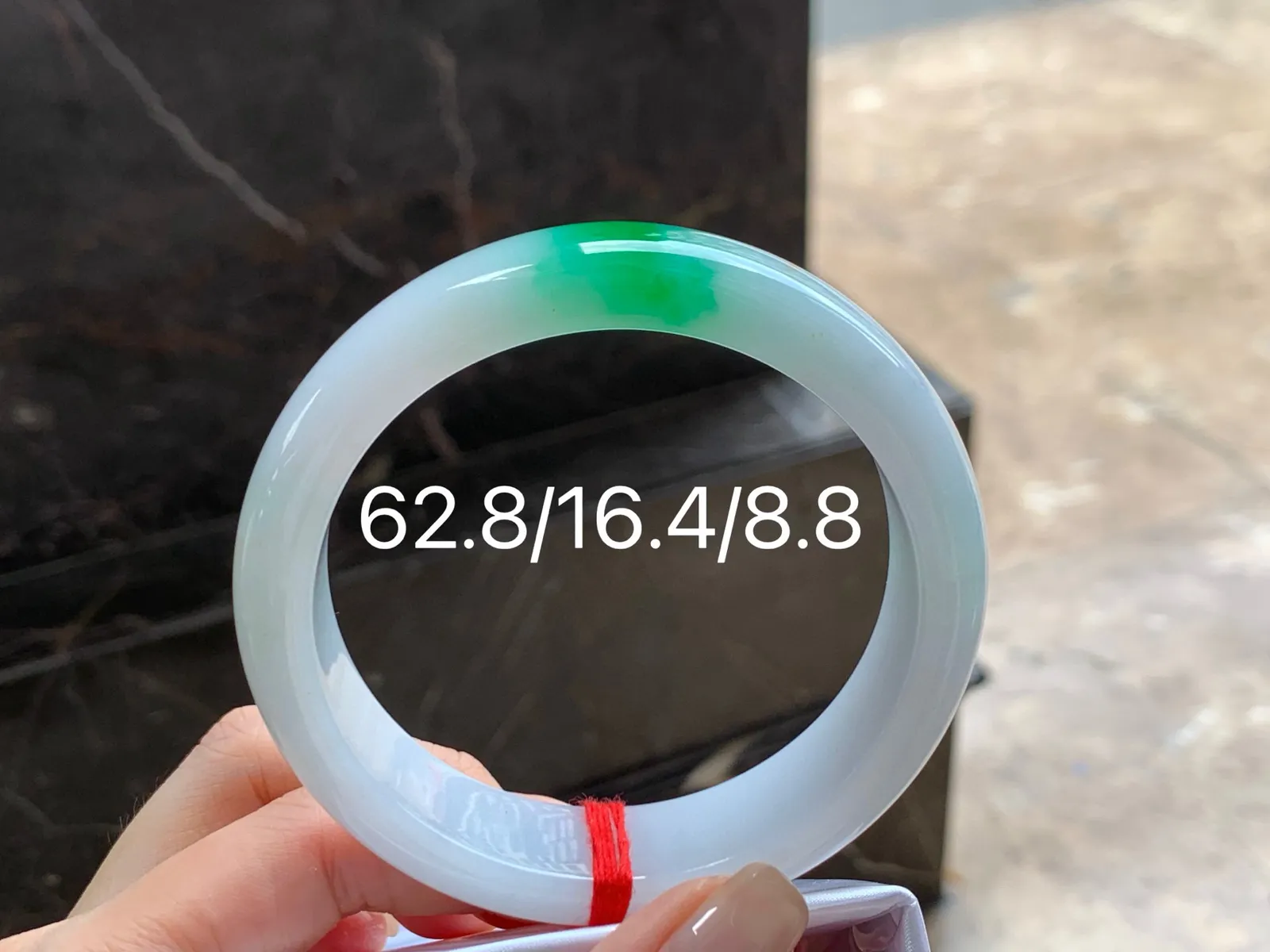 阳绿大圈手镯
细腻62.8/16.4/8.8mm