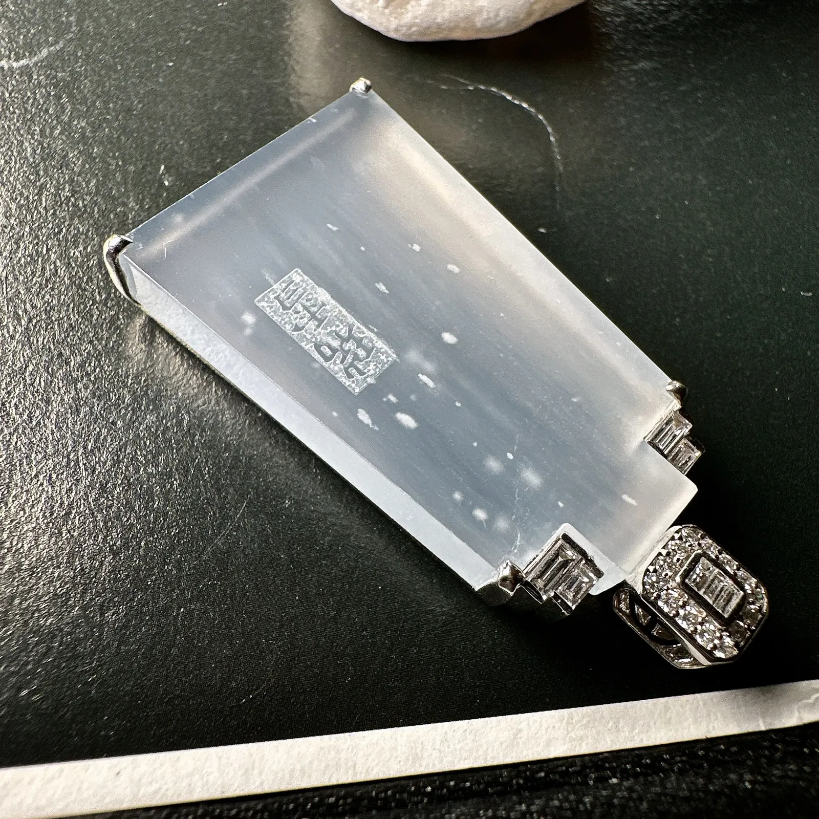 【冰种无事牌】雪花棉老料，质地细腻，种水色俱全，冰透闪亮，18k金钻镶嵌，裸石尺寸34.4*21.5*5.8毫米