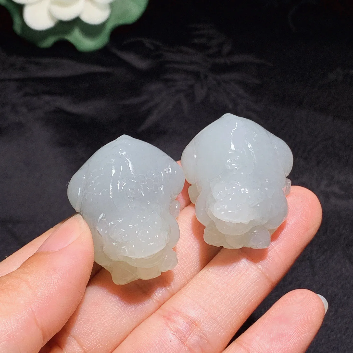 一对
和田玉白玉紫罗兰招财进宝貔貅挂件 尺寸36/27/21总重58克 玉质细腻油润 底色纯净 脂粉好，品质好！lt2507013