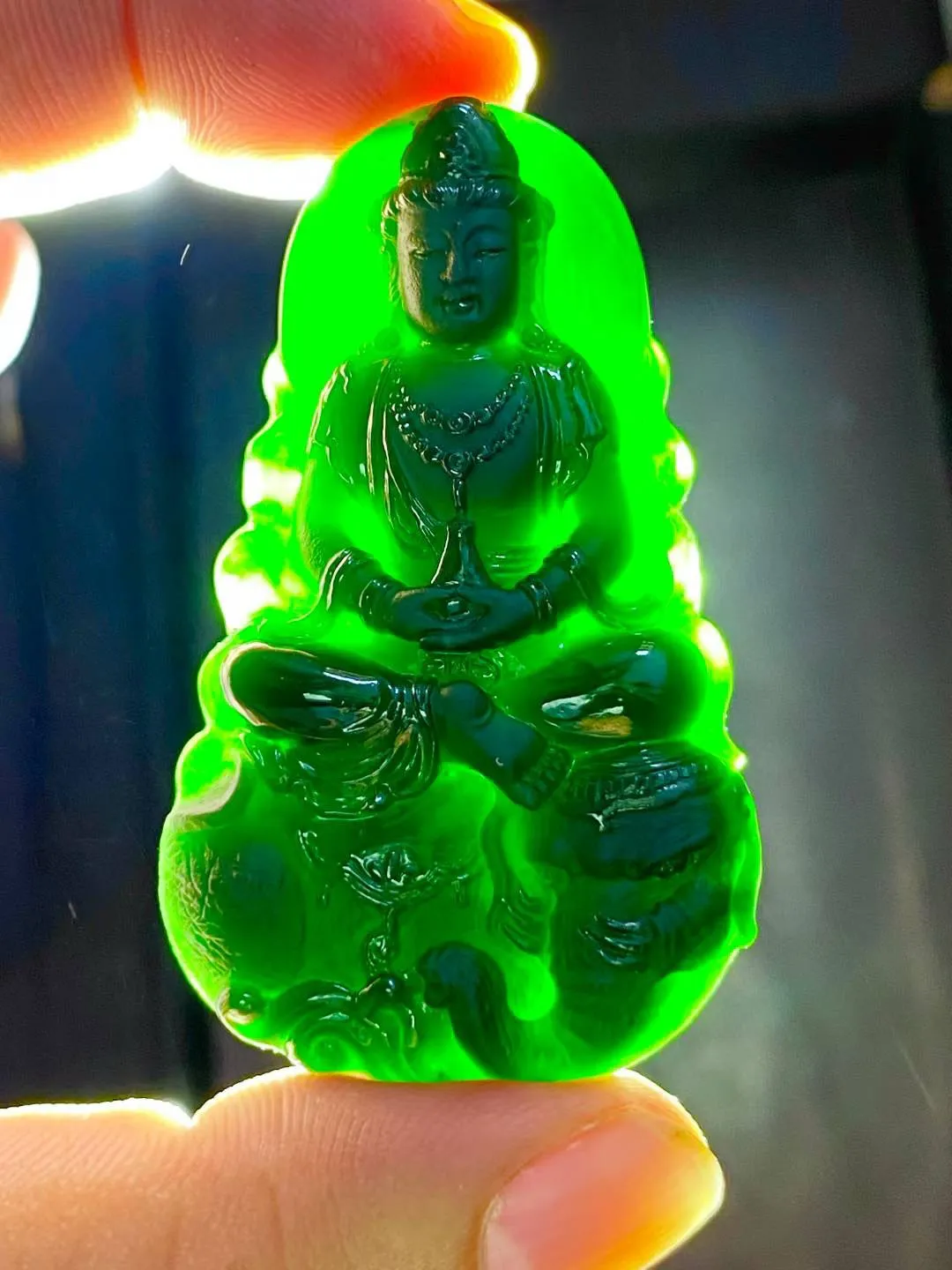 墨翠【普贤菩萨】细腻干净，黑度好，性价比高，雕工精湛，打灯透绿.