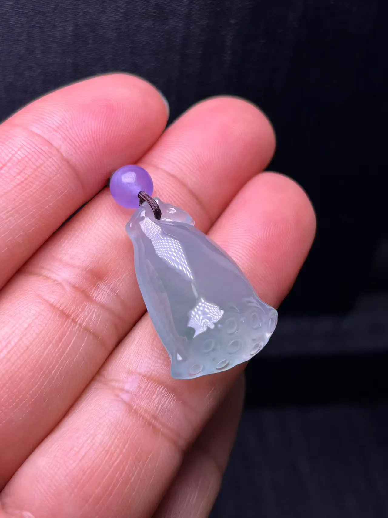 缅甸翡翠A货，莲蓬，上身效果好，顶珠是装饰品，花开富贵，平安幸福。