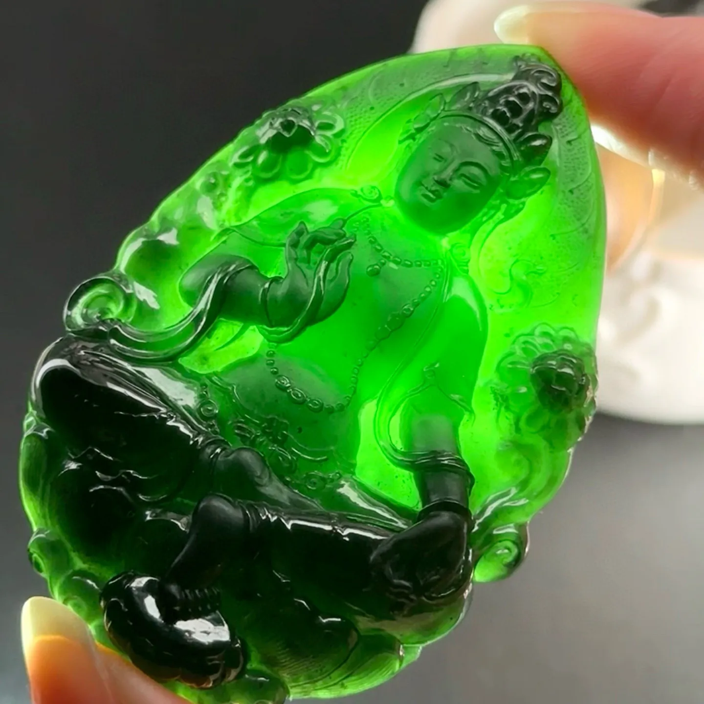 精品墨翠度母 种好色正 黑度极好 打灯通透 油性十足 尺寸65.3