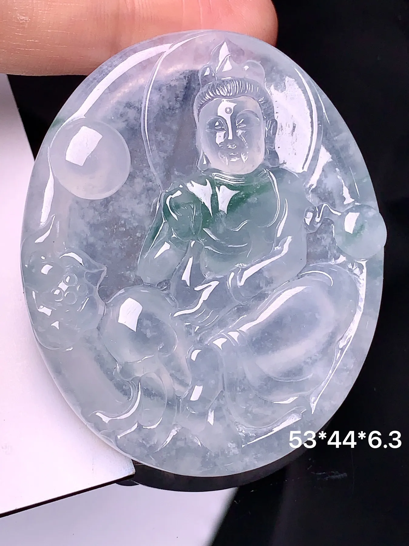 冰种飘绿观音吊坠 玉质细腻 水润亮眼 色泽艳丽 整体尺寸53*44*6.3