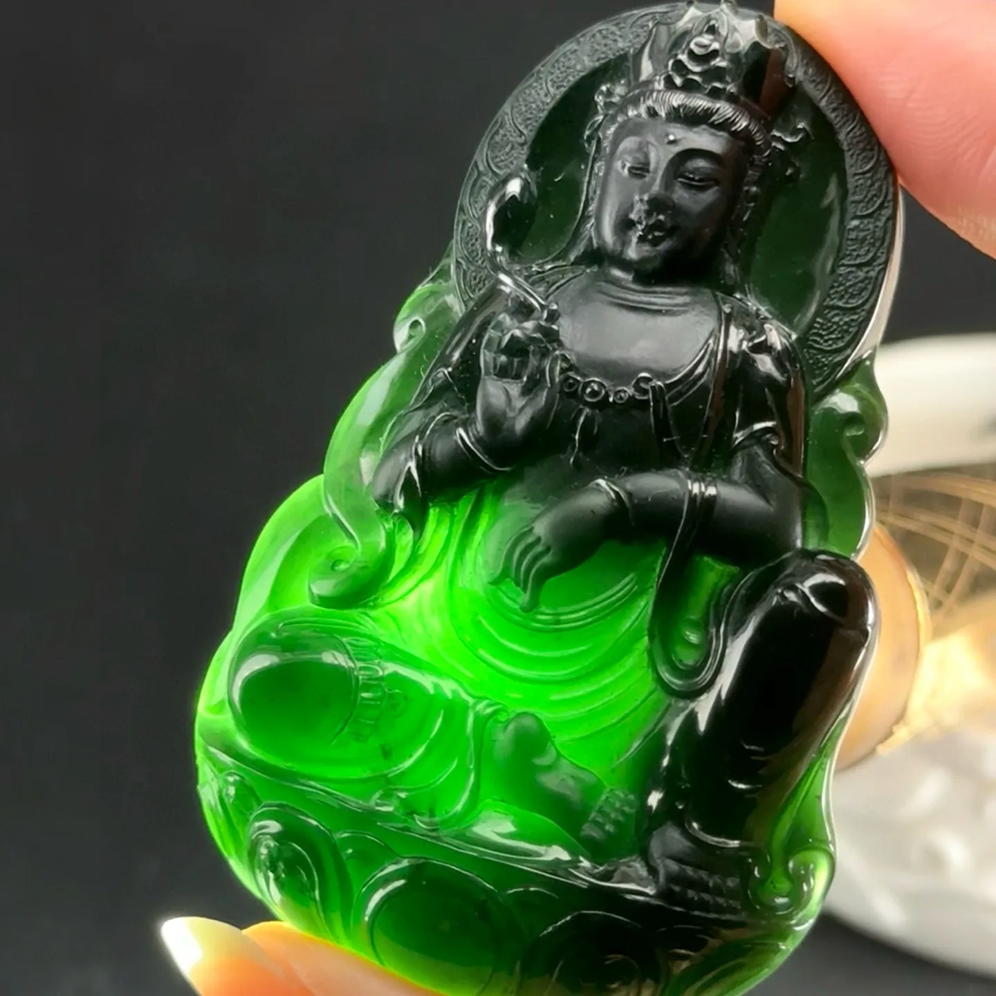 精品墨翠观音 种好色正 黑度极好 打灯通透 油性十足 尺寸62.1