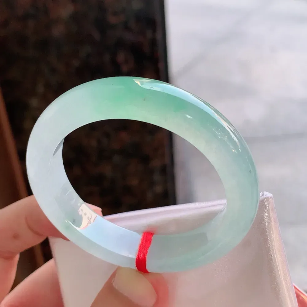 正圈高冰绿 无瑕 尺寸:50.2/11.7/8.4  种色兼备 荧光闪闪