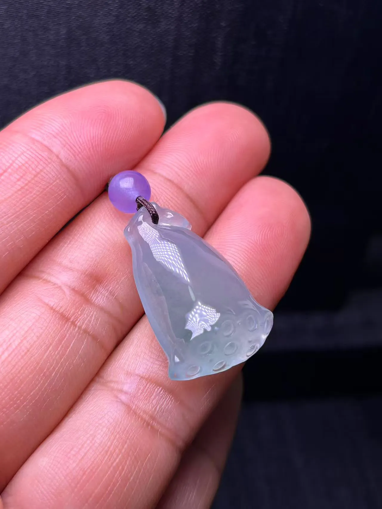 缅甸翡翠A货，莲蓬，上身效果好，顶珠是装饰品，花开富贵，平安幸福。