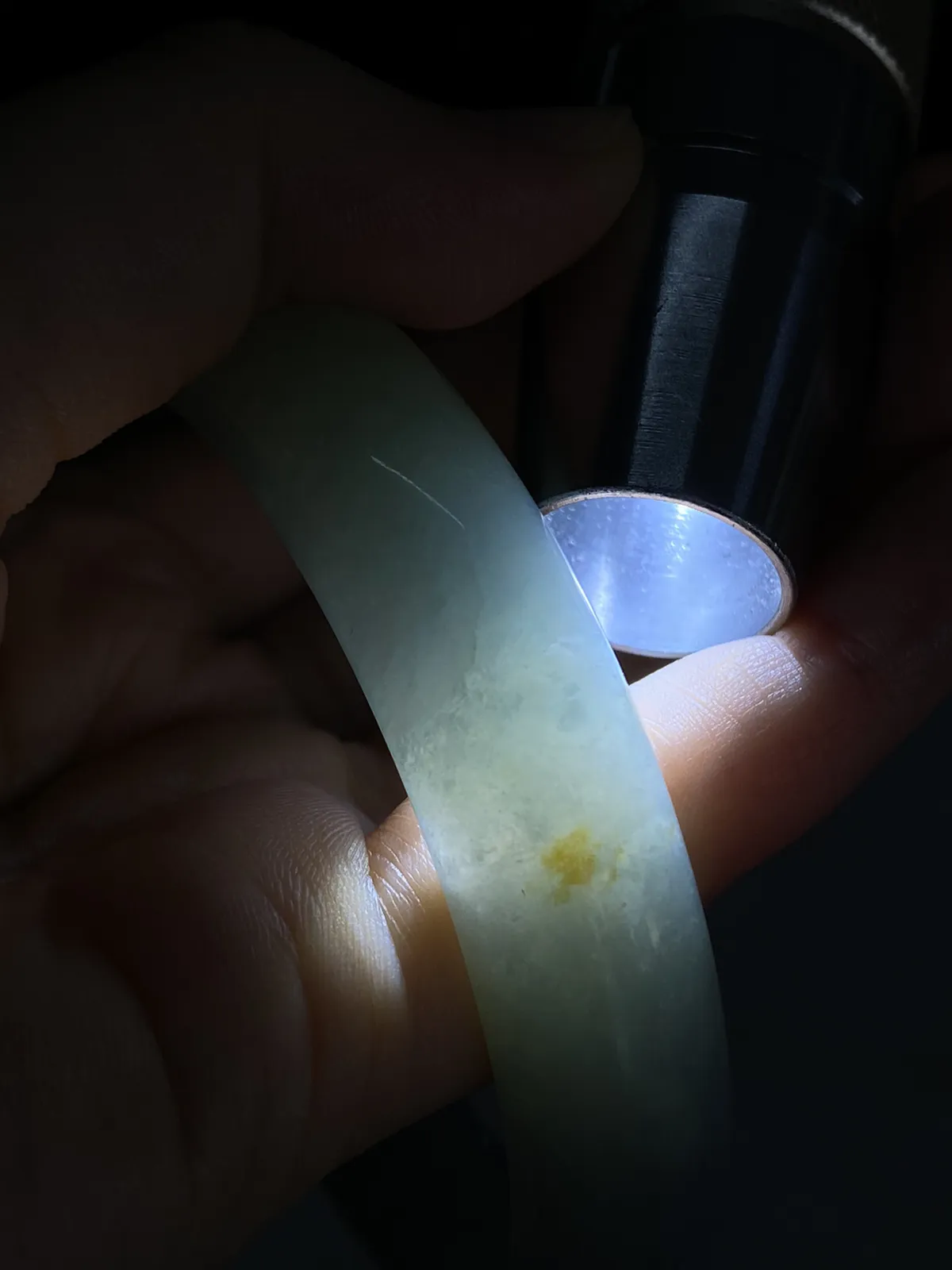 正圈63.5圈口，翡翠糯化种淡绿色手镯