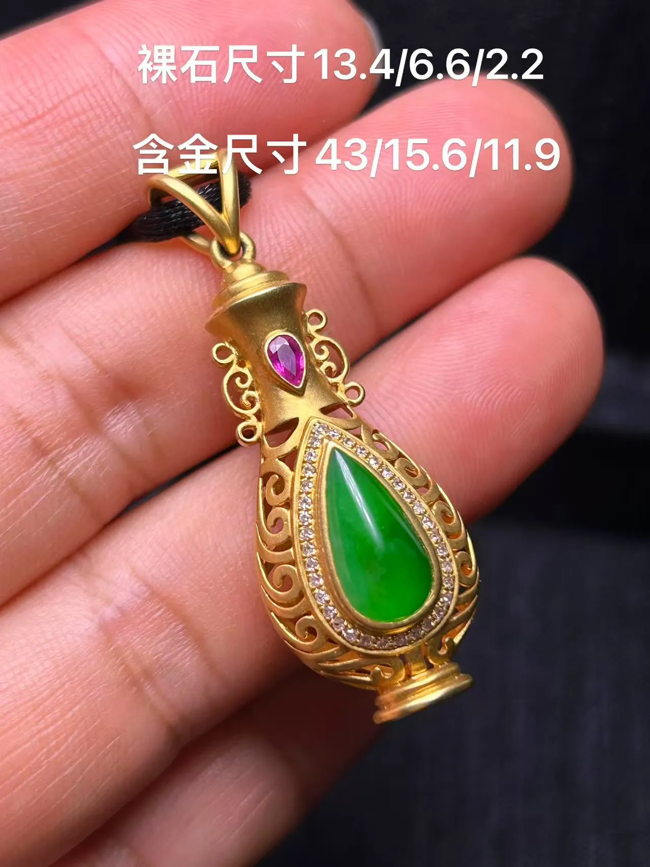 缅甸翡翠A货，花瓶，平平安安，健健康康，万事顺利，上身效果好，裸石尺寸13.4/6.6/2.2