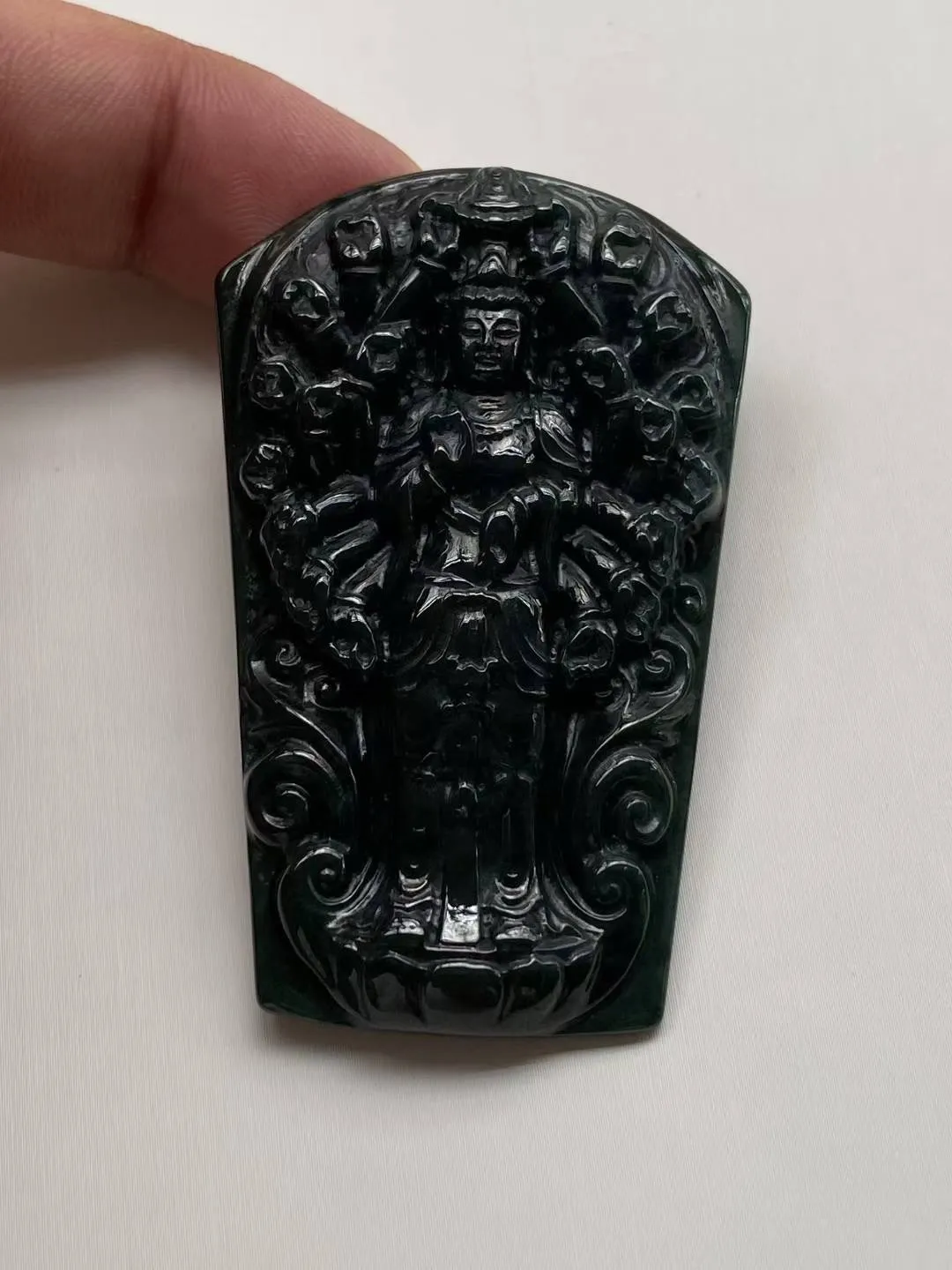 墨翠【千手观音】细腻干净，黑度好，性价比高，雕工精湛，打灯透绿.