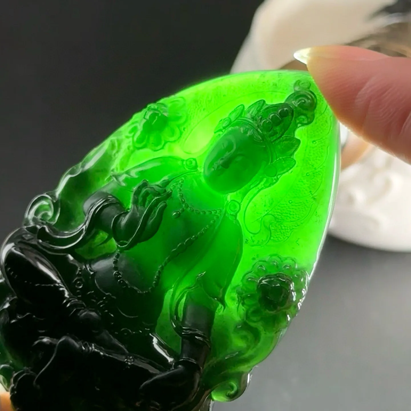 精品墨翠度母 种好色正 黑度极好 打灯通透 油性十足 尺寸65.3