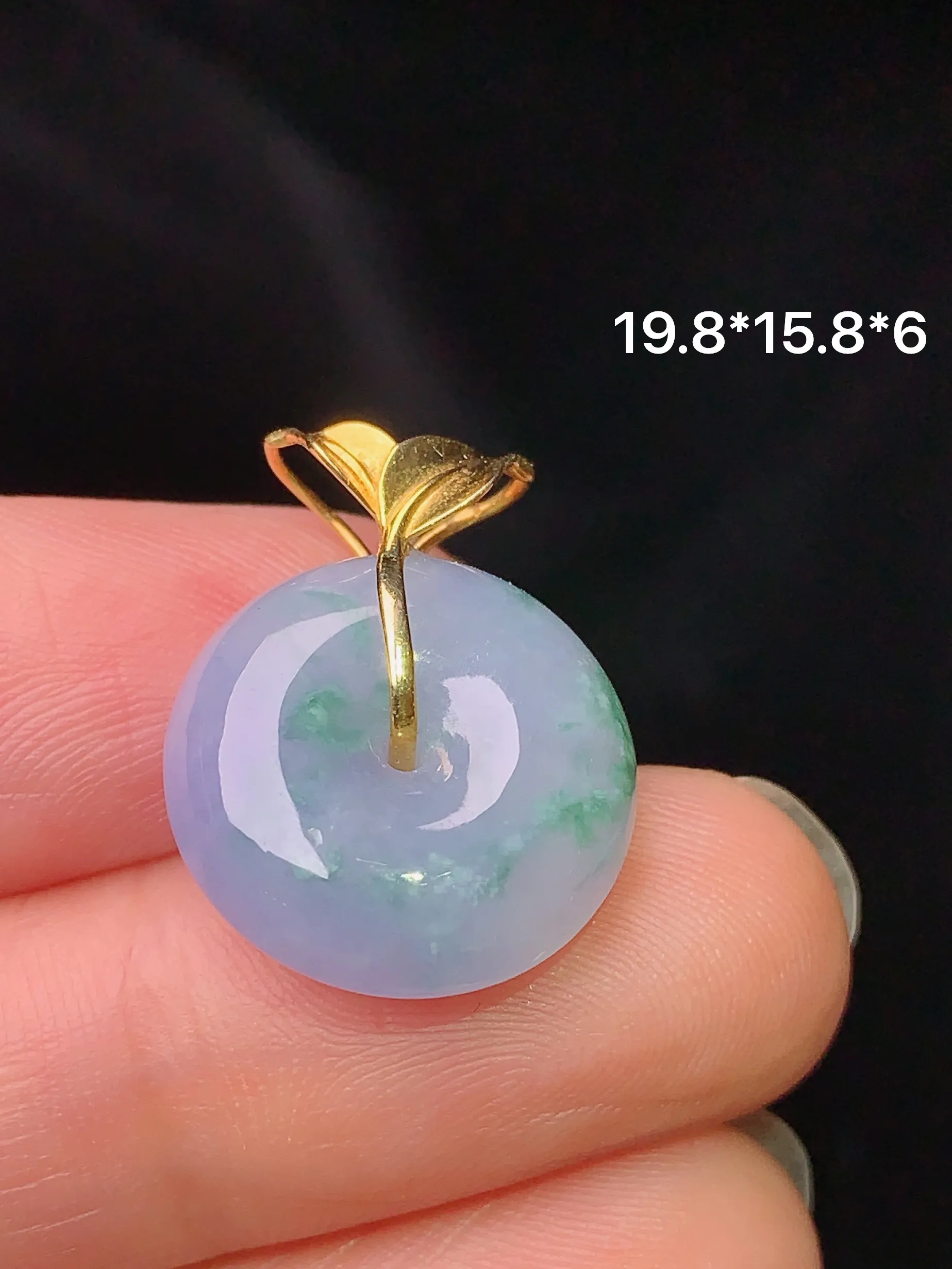 18k金镶嵌紫罗兰平安扣吊坠 玉质细腻 水润亮眼 色泽艳丽 整体尺寸19.8*15.8*6