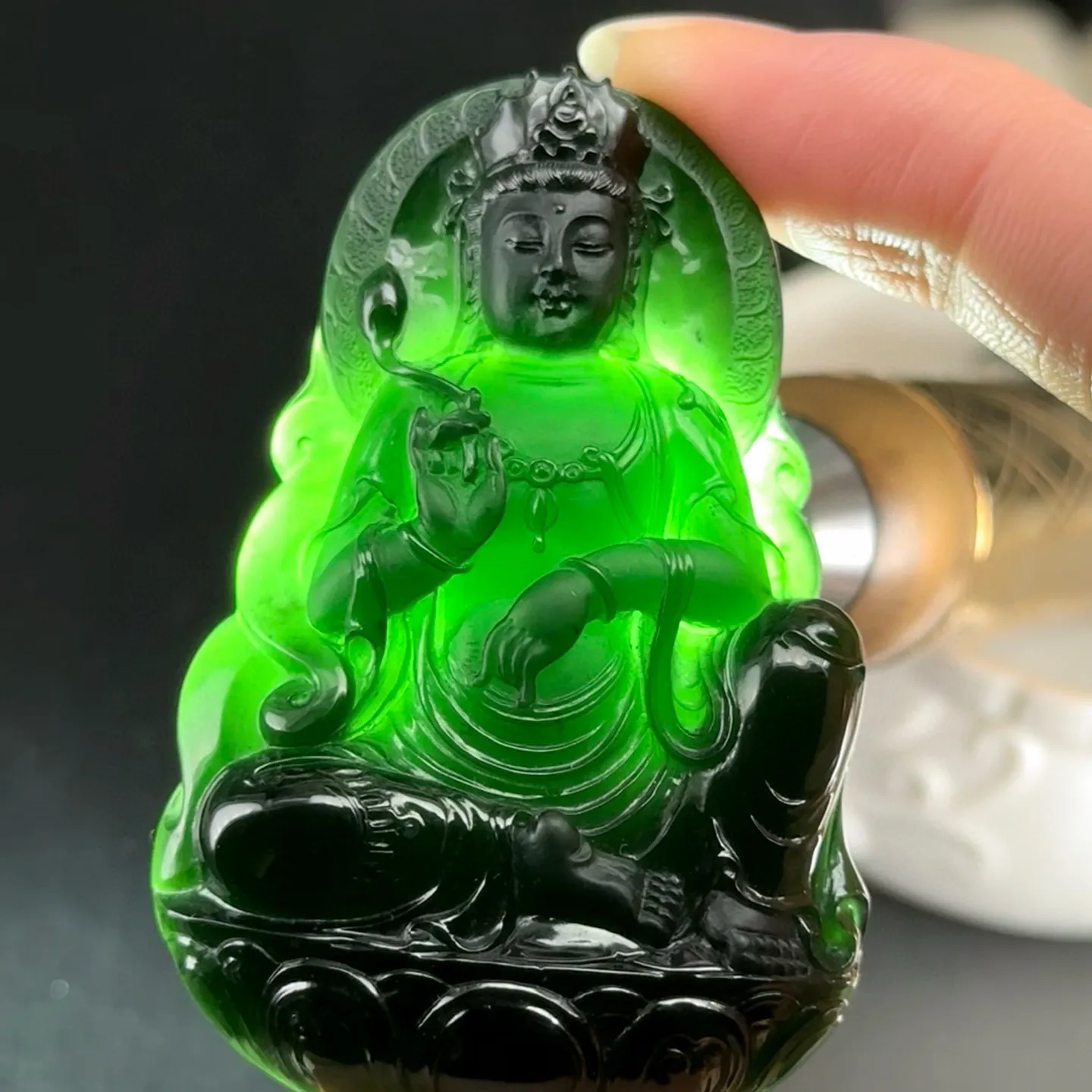 精品墨翠观音 种好色正 黑度极好 打灯通透 油性十足 尺寸62.1