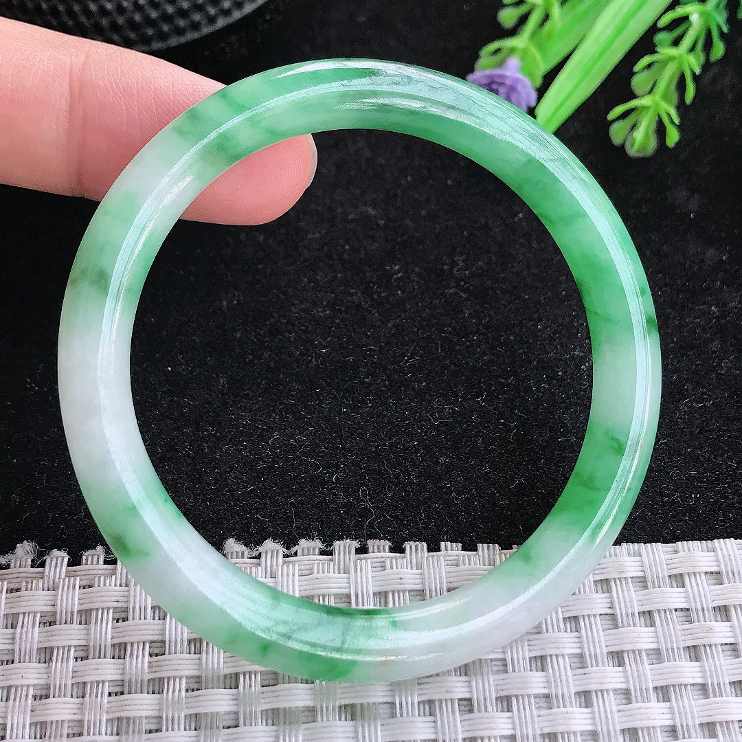 自然光51.5/7/7.6老坑精美温润飘绿圆条手镯玉镯平安镯美人镯