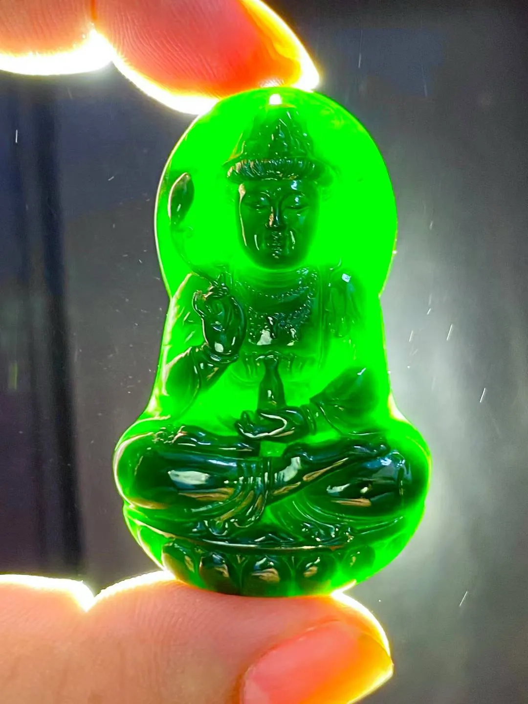 墨翠【大时至菩萨】细腻干净，黑度好，性价比高，雕工精湛，打灯透绿.
