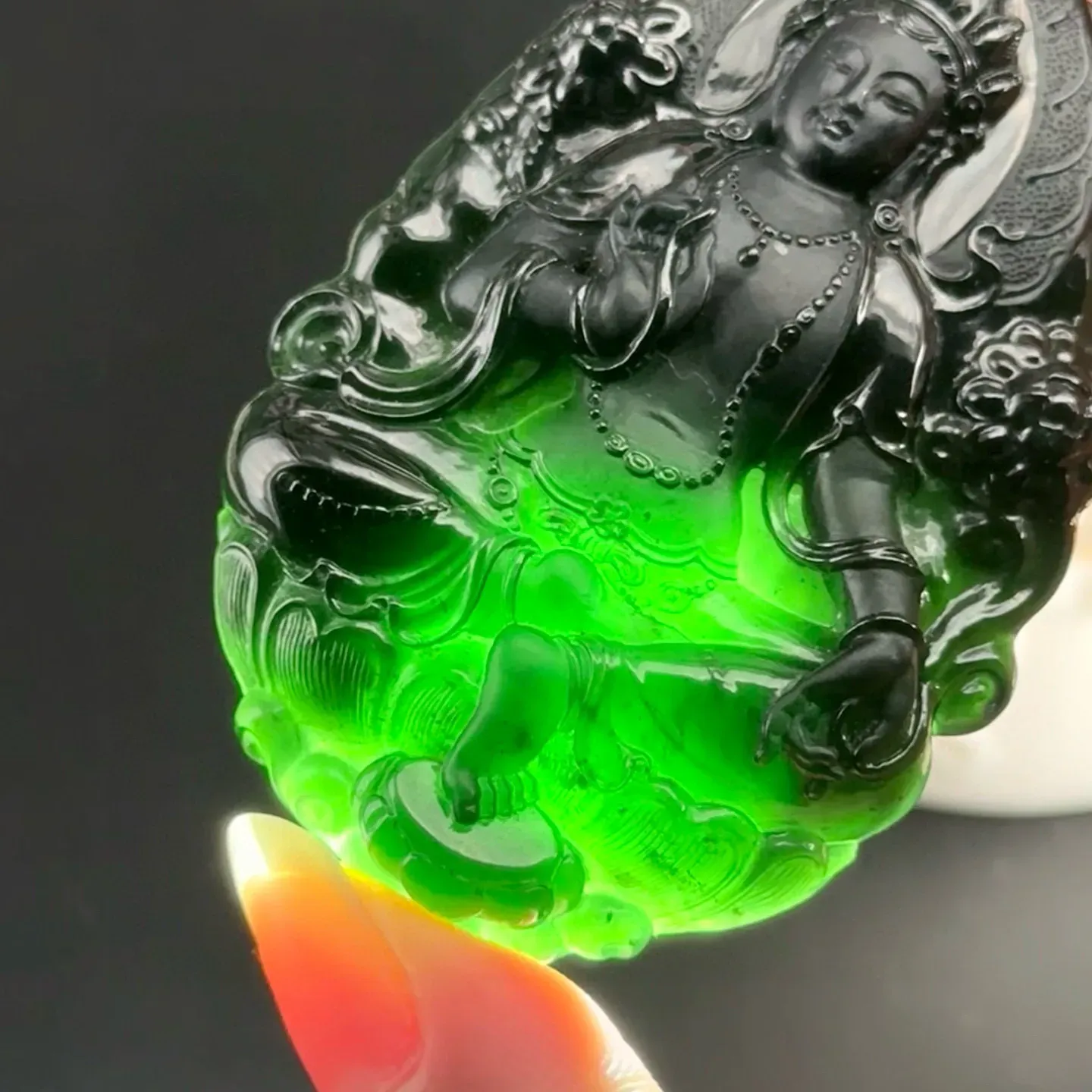 精品墨翠度母 种好色正 黑度极好 打灯通透 油性十足 尺寸65.3