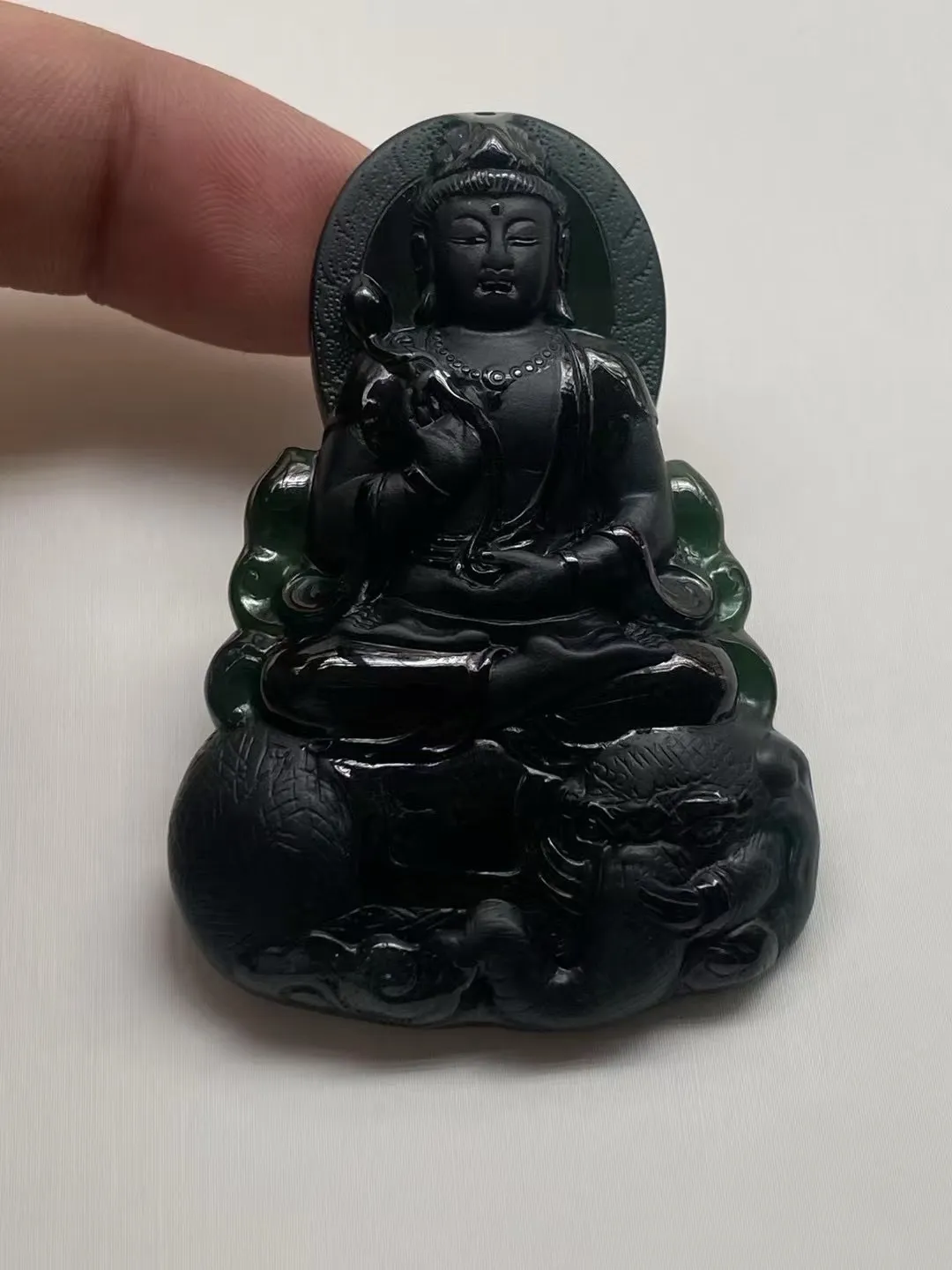 墨翠【普贤菩萨】细腻干净，黑度极黑、性价比高，雕工精湛，打灯透绿‘