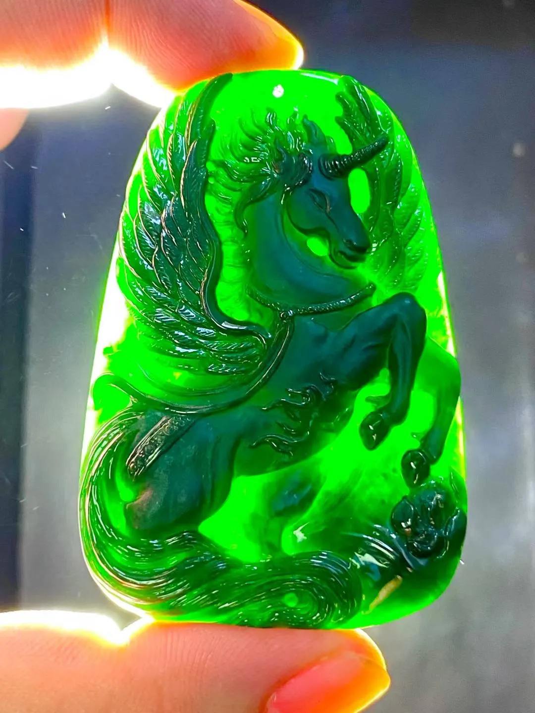 墨翠【飞马】细腻干净，黑度好，性价比高，雕工精湛，打灯透绿.