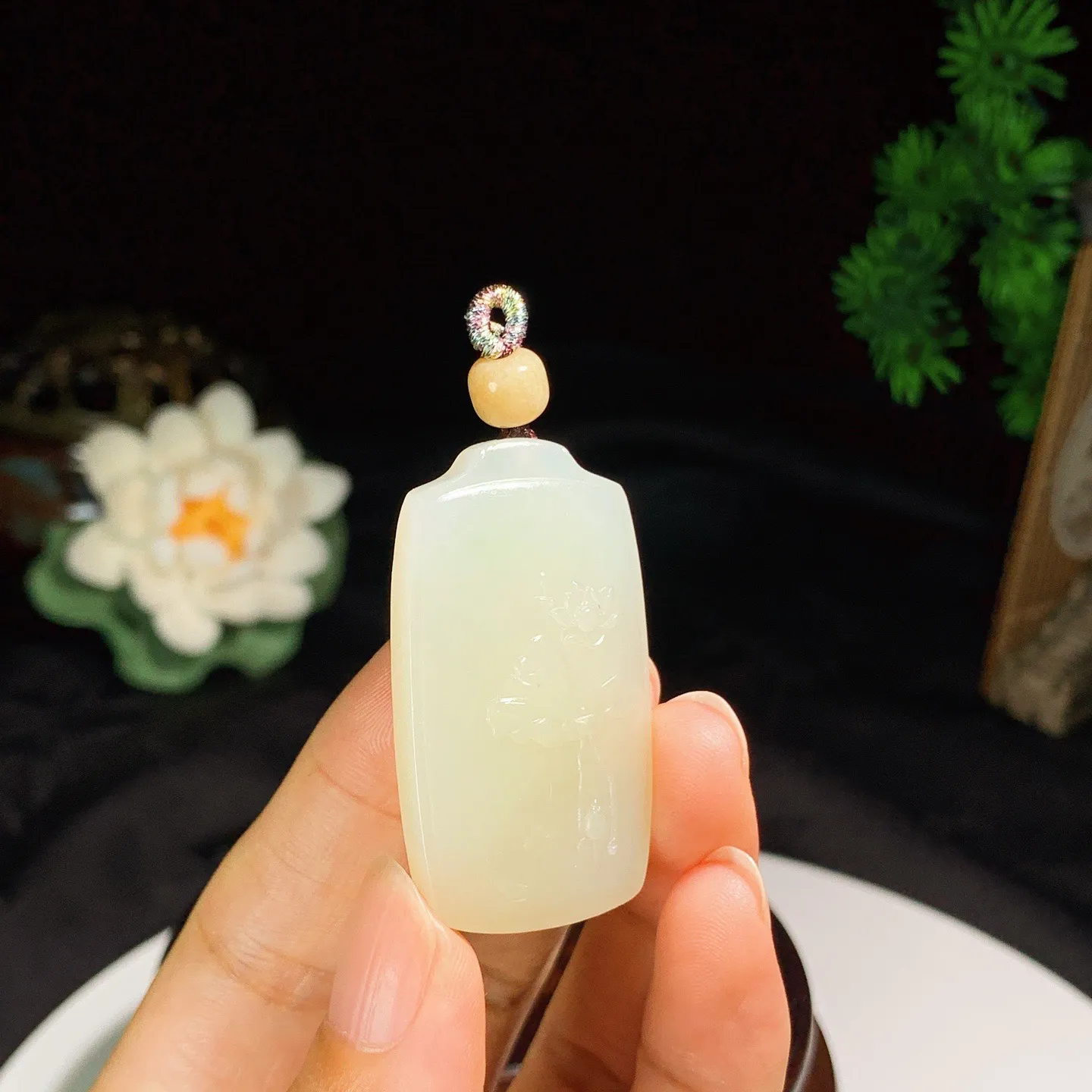 新疆且末料连年有余牌子挂件 尺寸42/23/8重16克 玉质细腻油润 底色纯净 脂粉好，品质好！lt2507015