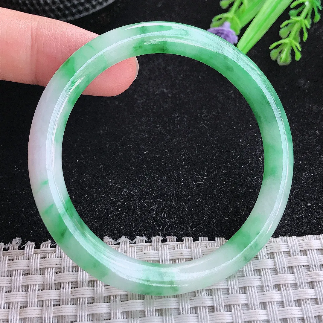 自然光51.5/7/7.6老坑精美温润飘绿圆条手镯玉镯平安镯美人镯