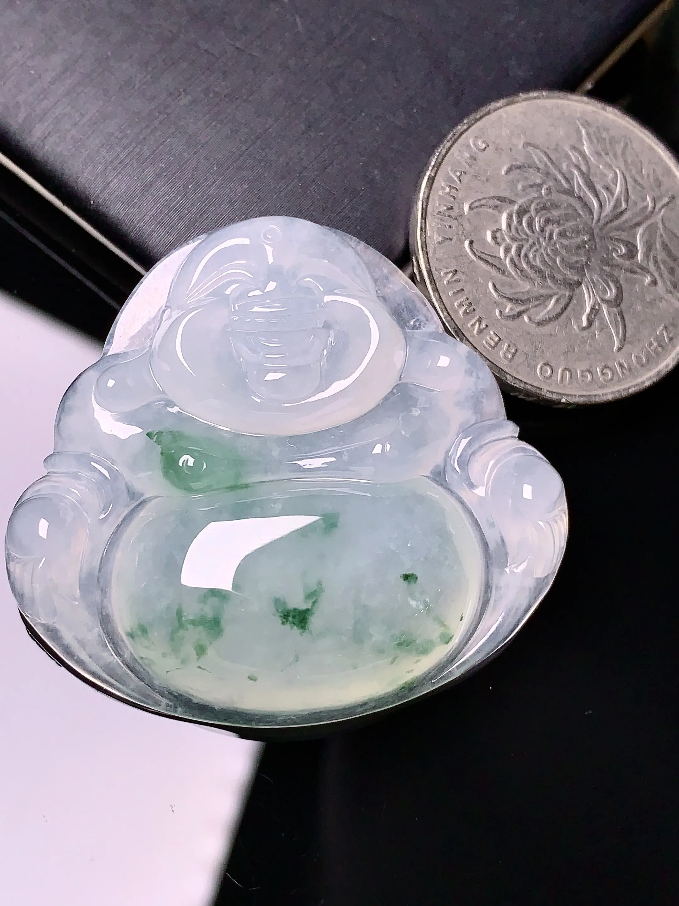 冰种飘绿佛公吊坠 玉质细腻 水润亮眼 色泽艳丽 整体尺寸36.6*39.8*8.8