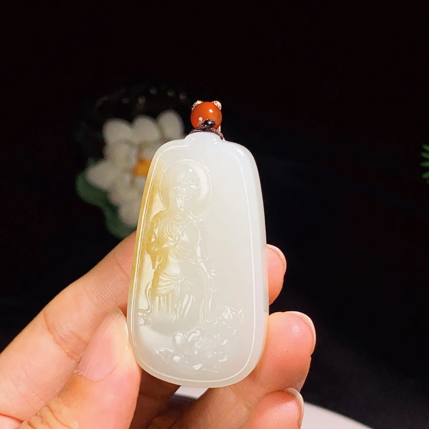 新疆且末糖羊脂白玉站观音挂件 尺寸49/27/9重28克 玉质细腻油润 底色纯净 脂粉好，品质好！lt2507015