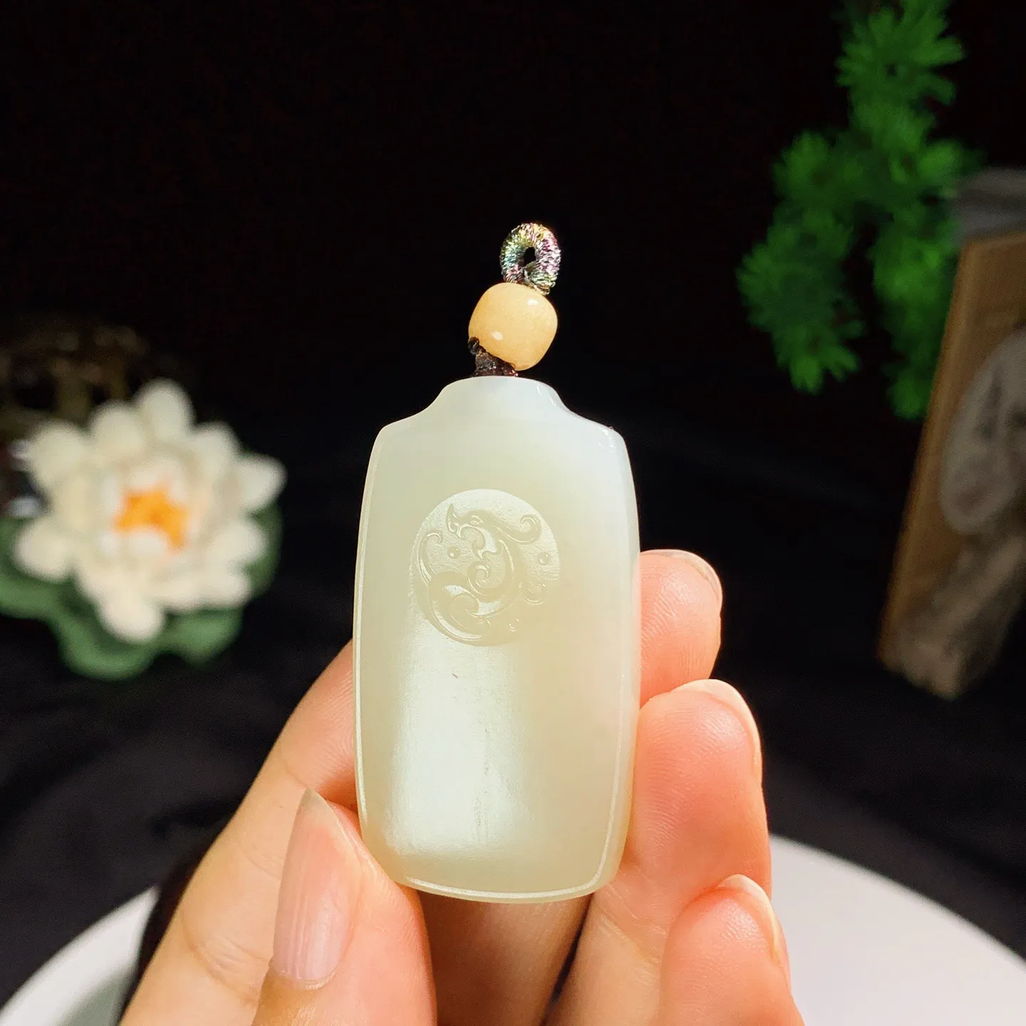 新疆且末料连年有余牌子挂件 尺寸42/23/8重16克 玉质细腻油润 底色纯净 脂粉好，品质好！lt2507015