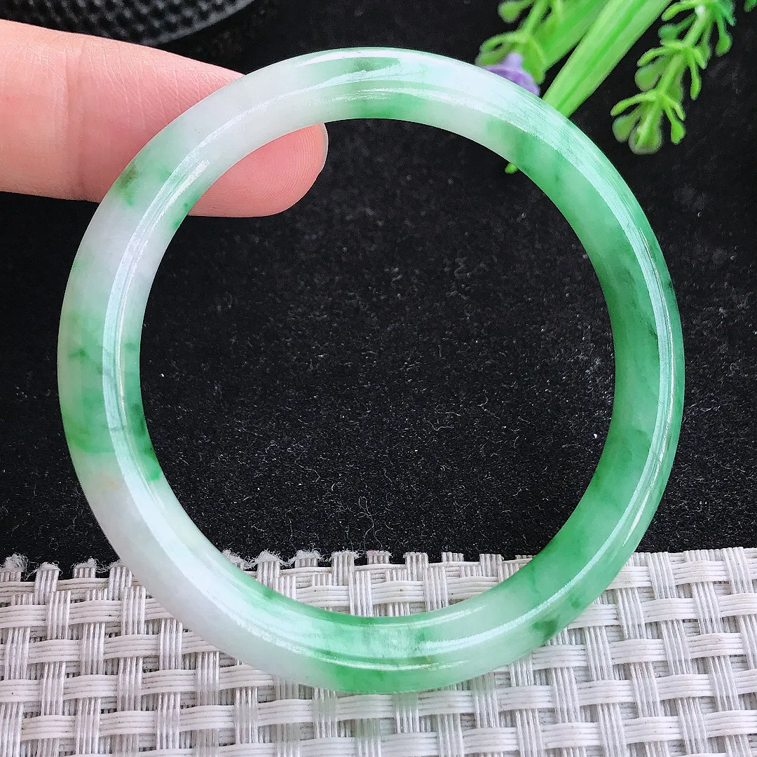 自然光51.5/7/7.6老坑精美温润飘绿圆条手镯玉镯平安镯美人镯