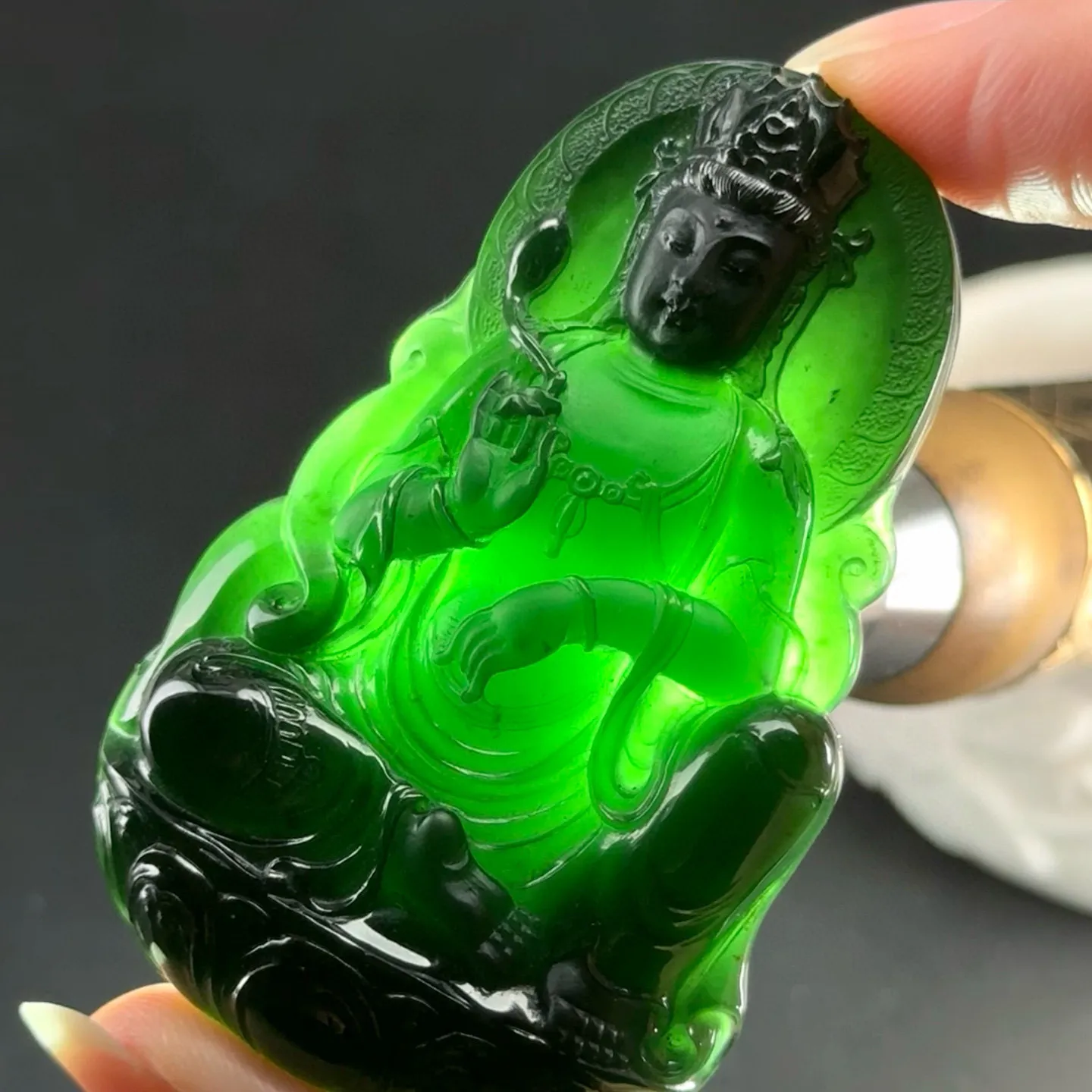 精品墨翠观音 种好色正 黑度极好 打灯通透 油性十足 尺寸62.1