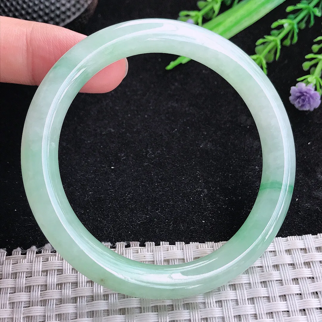 自然光55.5/8.8/8.6老坑冰润水灵冰晴绿圆条手镯玉镯平安镯美人镯
