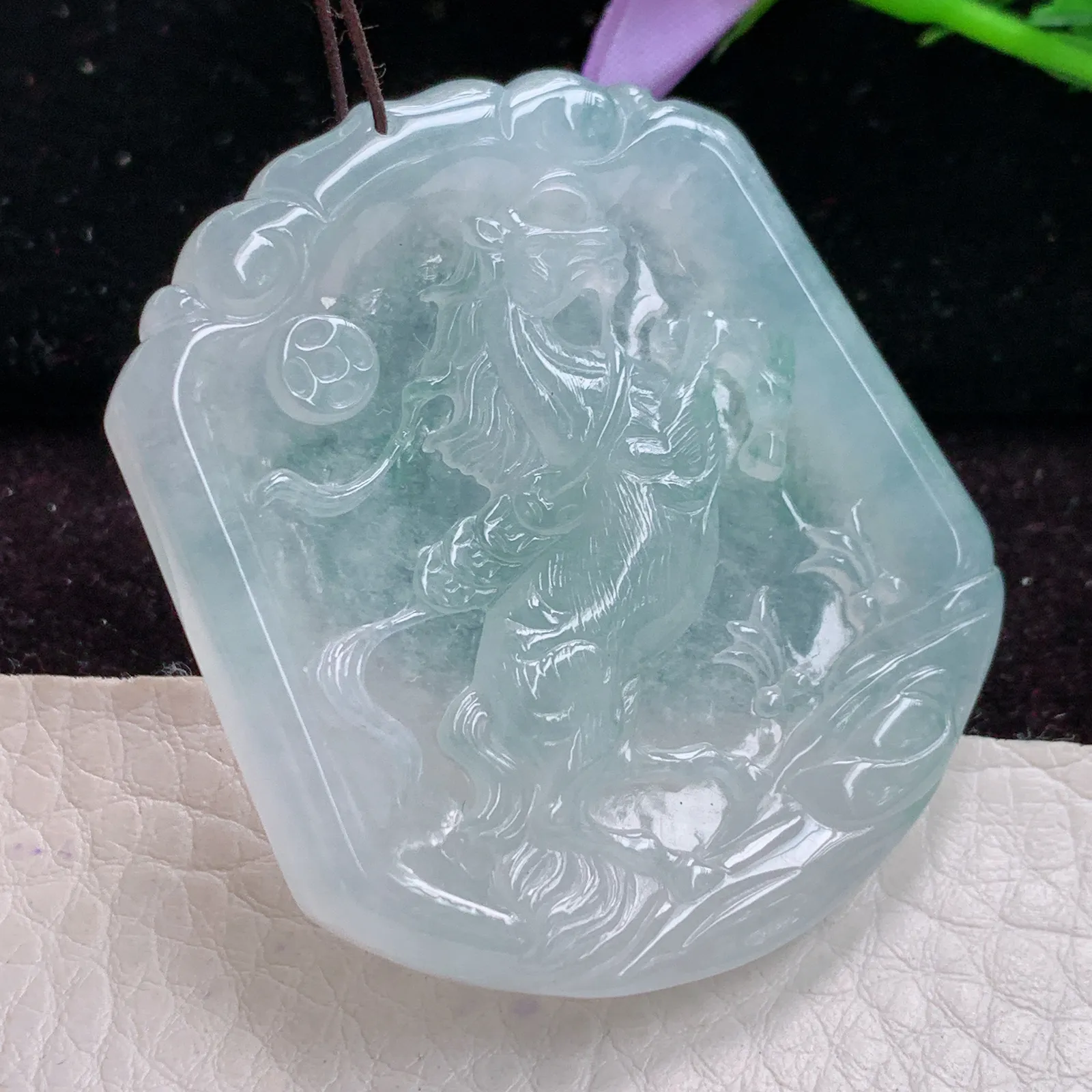 ktj实拍49.3*43.3*6老坑精雕冰种马上发财 生肖马玉吊坠 玉挂件