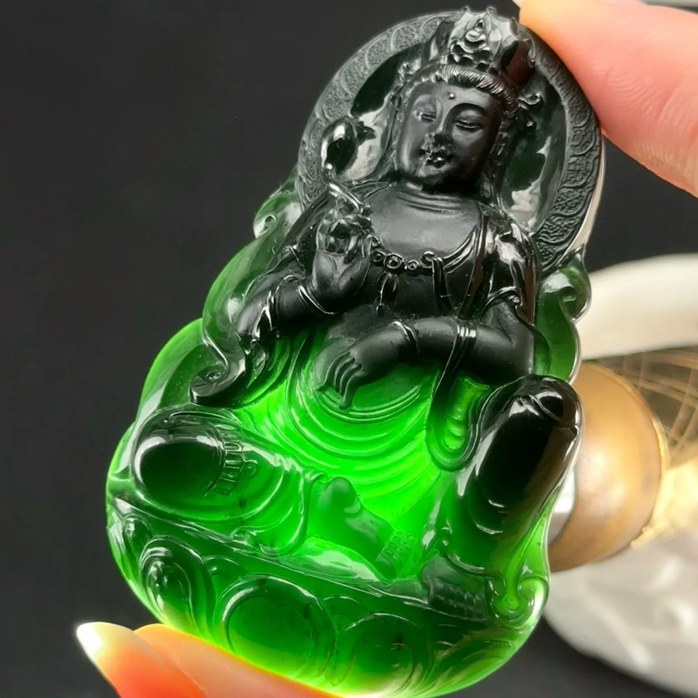 精品墨翠观音 种好色正 黑度极好 打灯通透 油性十足 尺寸62.1