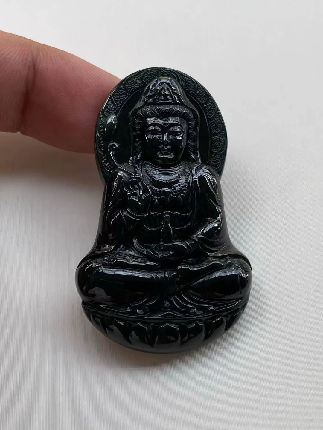 墨翠【大时至菩萨】细腻干净，黑度好，性价比高，雕工精湛，打灯透绿.