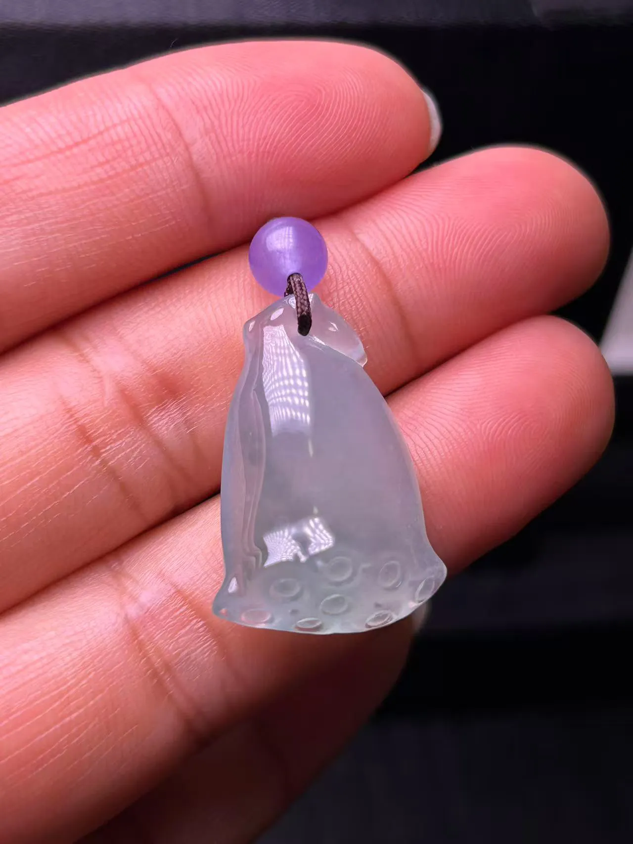 缅甸翡翠A货，莲蓬，上身效果好，顶珠是装饰品，花开富贵，平安幸福。