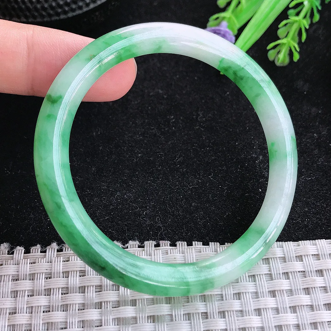 自然光51.5/7/7.6老坑精美温润飘绿圆条手镯玉镯平安镯美人镯