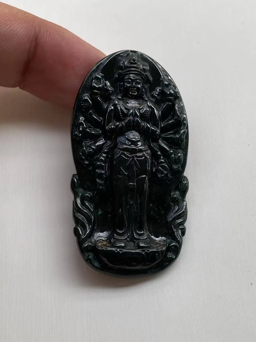 墨翠【千手观音】细腻干净，黑度好，性价比高，雕工精湛，打灯透绿
